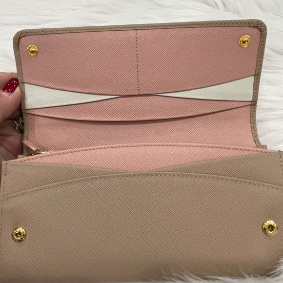 11129 Prada Wallet with box - Picture 14 of 17